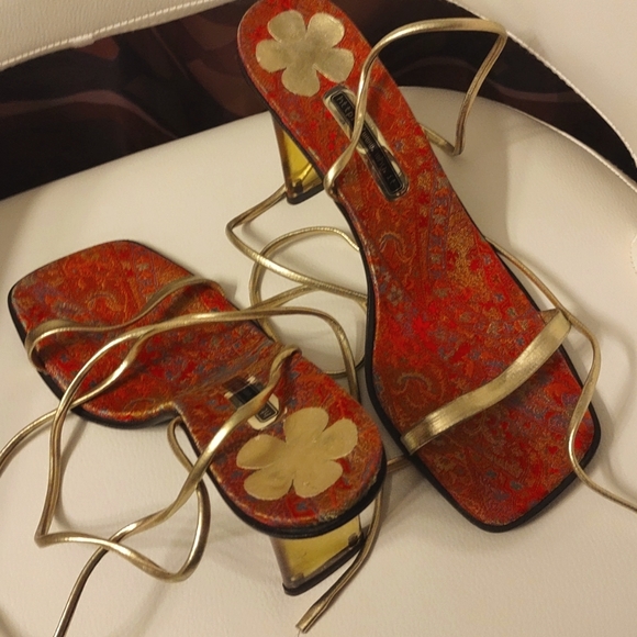 Http://www.why. it Shoes - Strappy Gold Heels